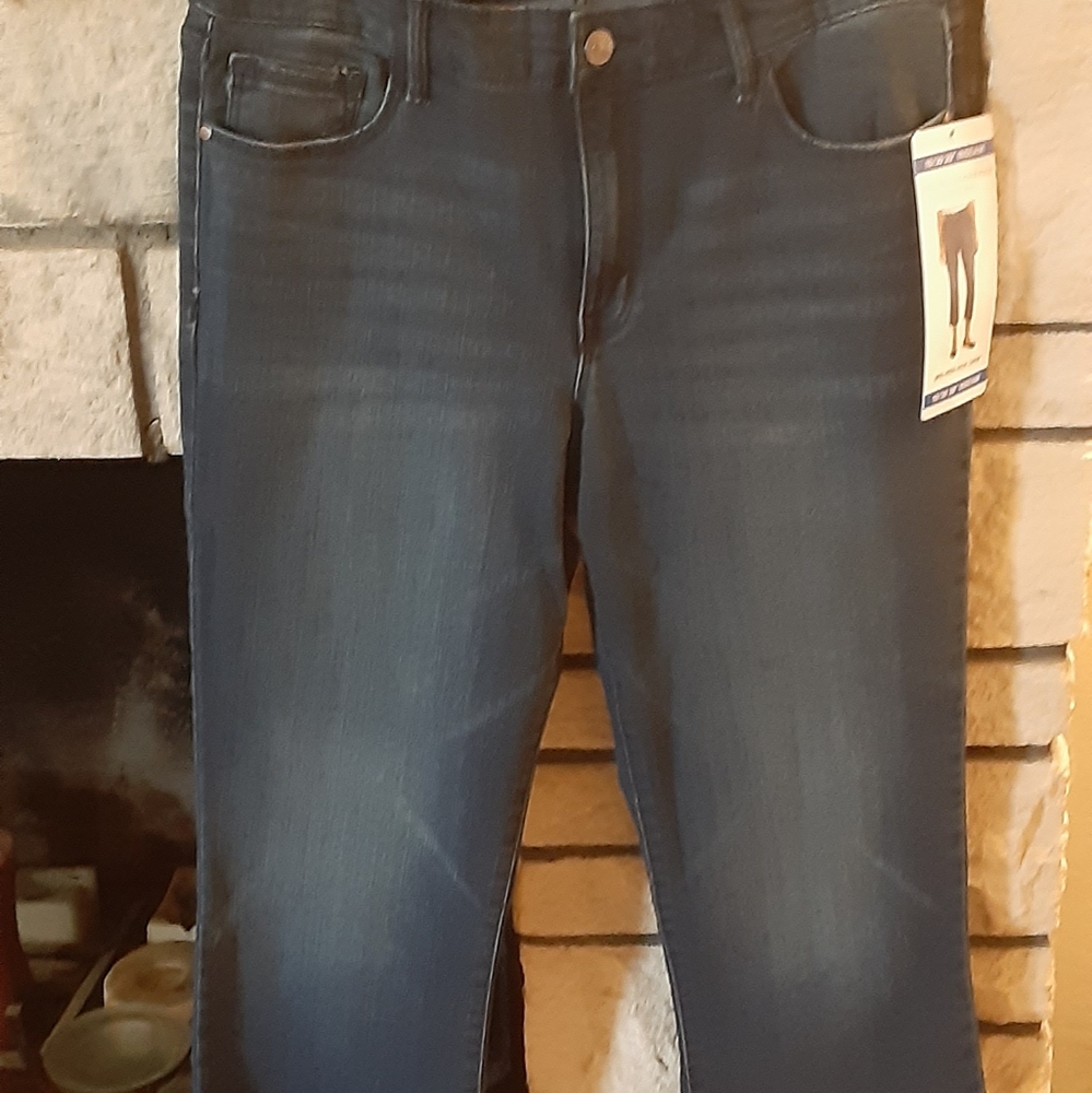 Kick Crop Mid-Rise Jean